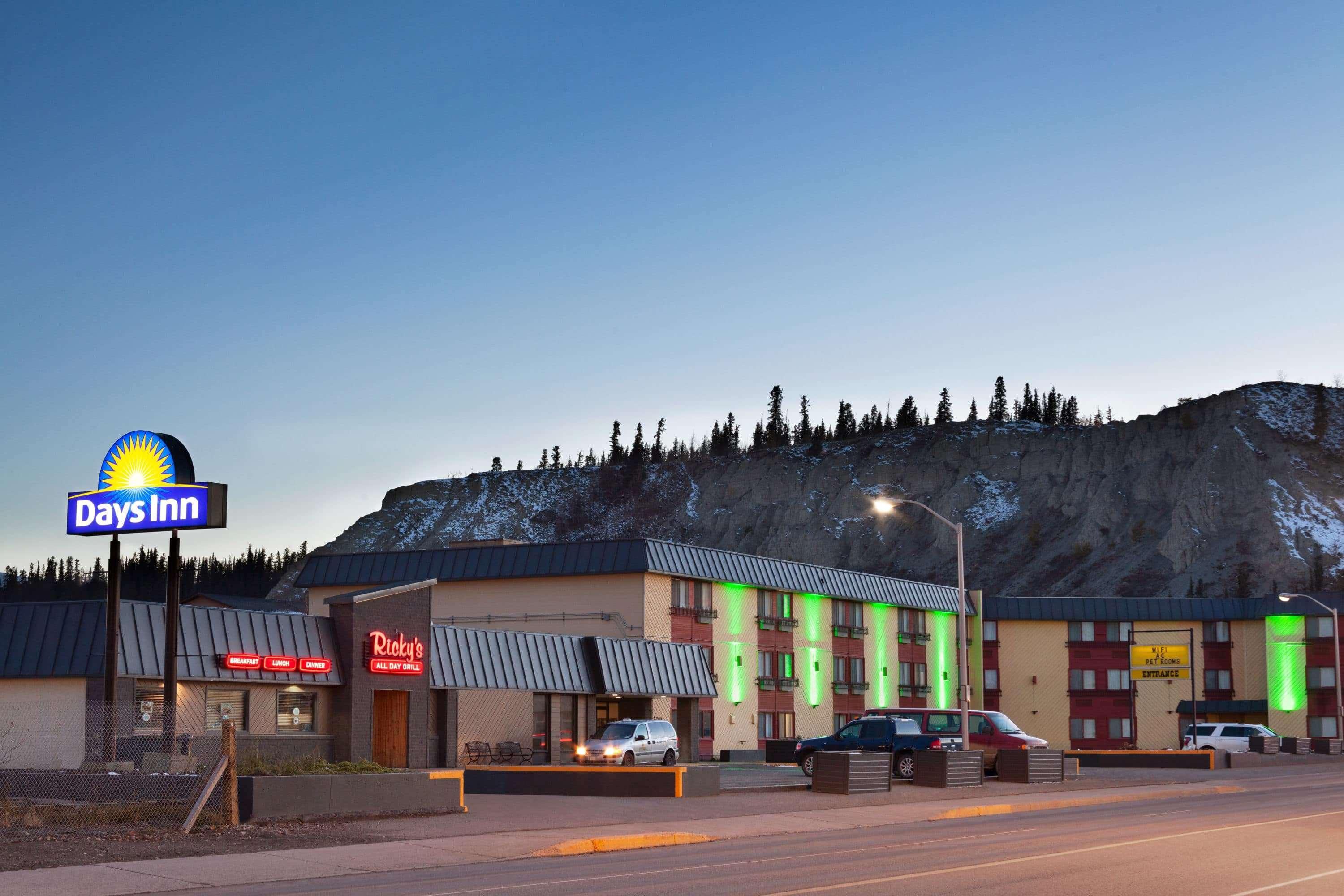 Quality Inn & Suites Whitehorse Exterior foto