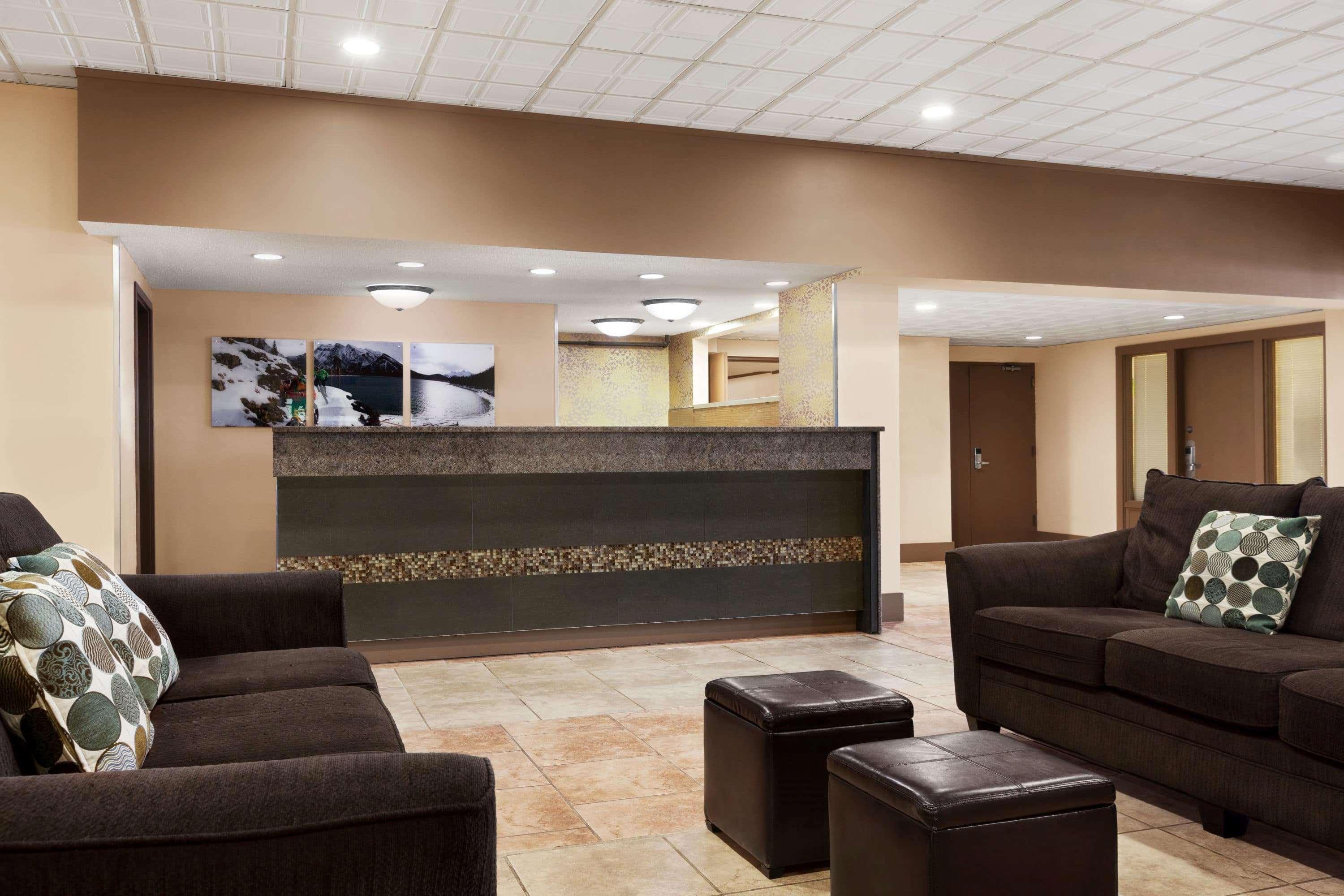 Quality Inn & Suites Whitehorse Exterior foto