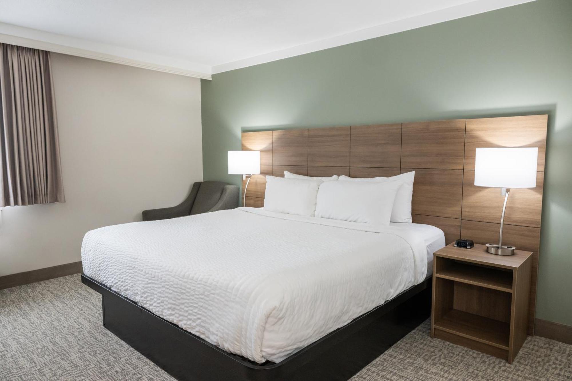 Quality Inn & Suites Whitehorse Exterior foto